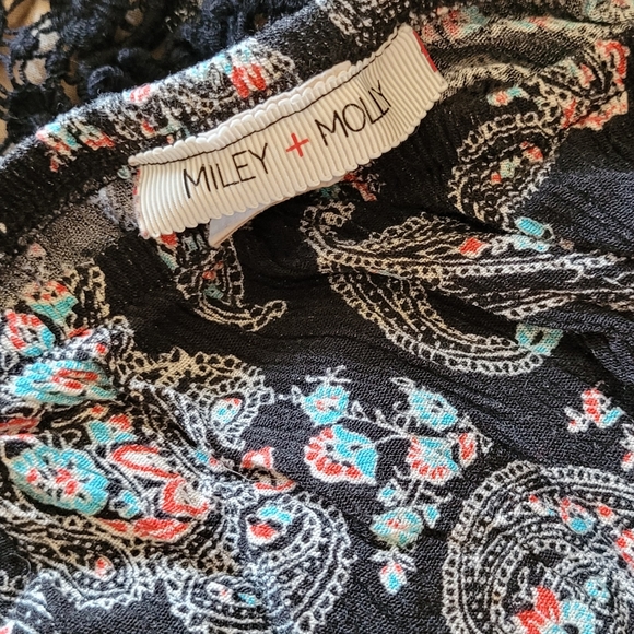 Black Miley+Molly Paisley and Lace Top - Picture 4 of 4